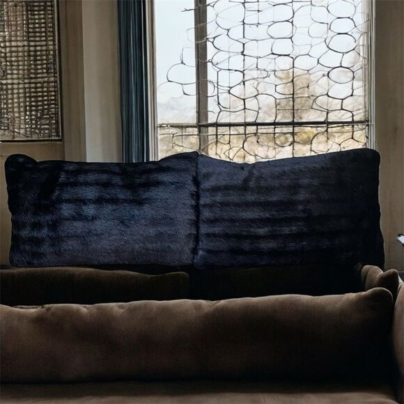 NWOT New Two (2) Aviva Black Faux Fur Textured Luxury Accent Decorative Pillows. - Picture 3 of 9